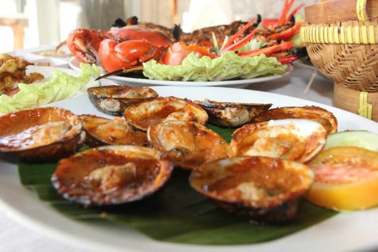 Rame Seafood Bali: Petualangan Kuliner di Tengah Gelombang dan Kelezatan Bali