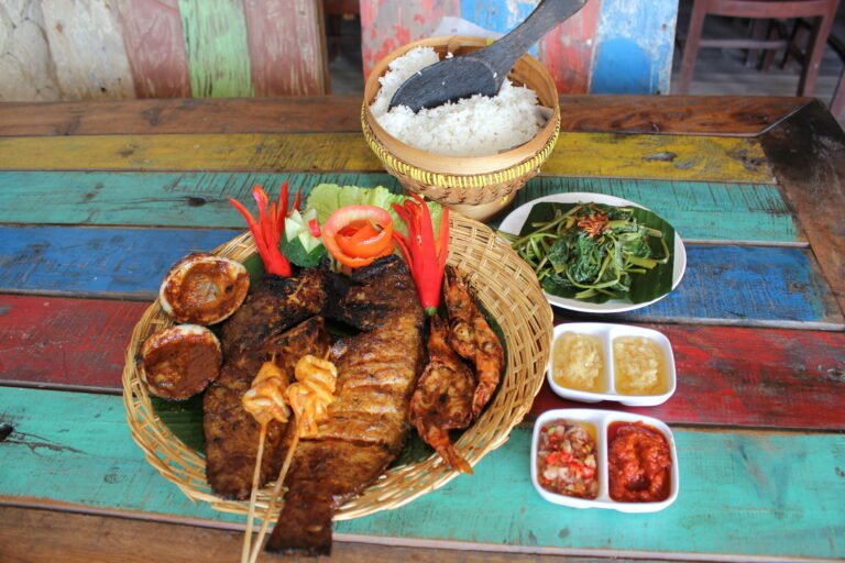 5 Resto Seafood di Pantai Four Season Jimbaran Bali yang Wajib Dicoba!